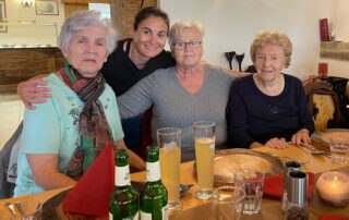 Bewohnerinnen von Schwaz bei der Wallfahrt.